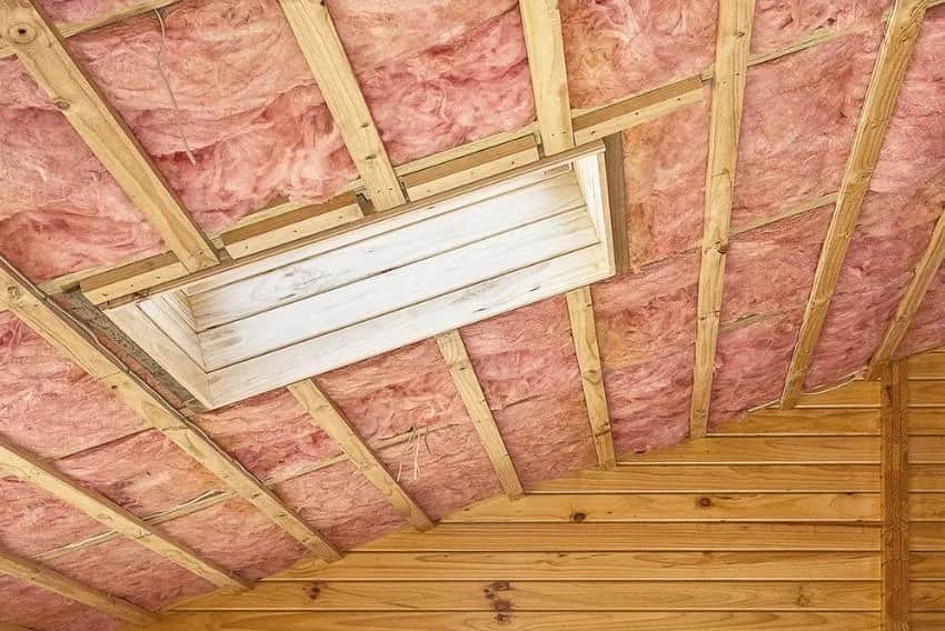 Jak ocieplić drzwi na strych i uniknąć wysokich rachunków za ogrzewanie