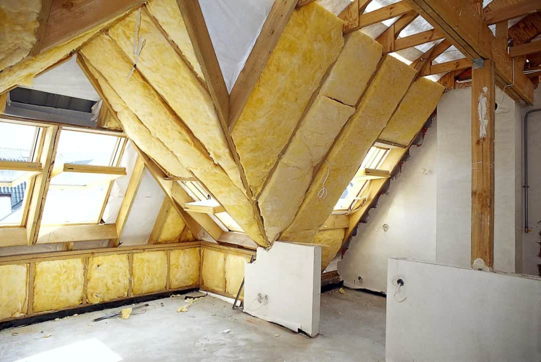 Jak ocieplić strych w starym domu i uniknąć wysokich kosztów energii