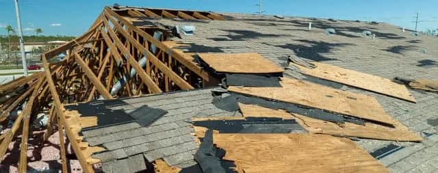 Jak wejść na dach z dachówki - bezpieczne metody i porady