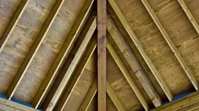 Jakie belki na strop drewniany 7m - wybierz najlepsze materiały i wytrzymałość