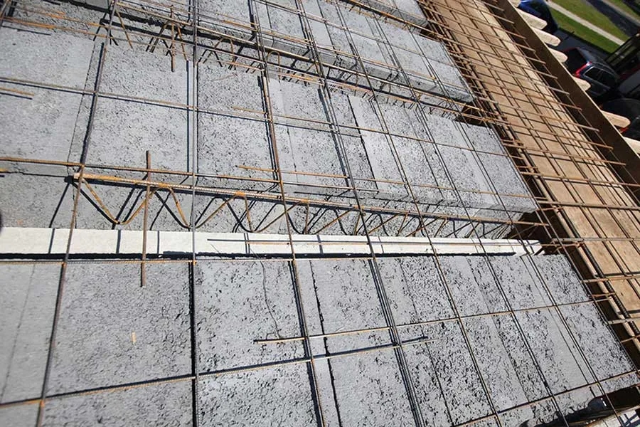 Jaki drut na strop? Wybierz najlepszy materiał do zbrojenia stropu