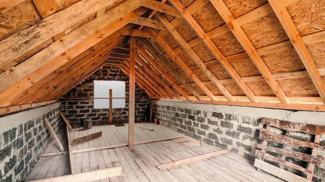 Jak zrobić stelaż na poddaszu - uniknij najczęstszych błędów w budowie