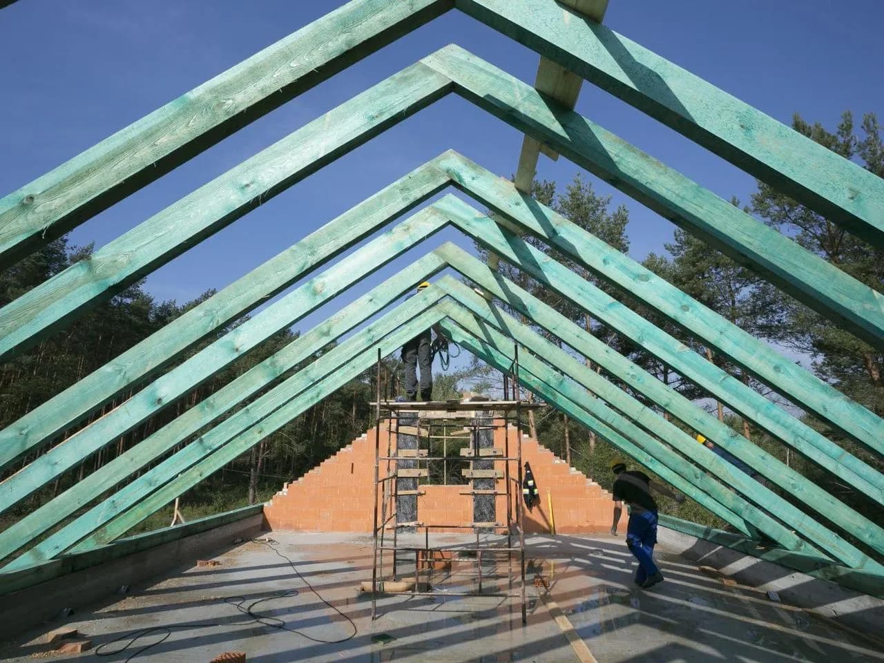 Ile kosztuje drewno na dach? Ceny i rodzaje, które musisz znać Ile kosztuje drewno na dach? Ceny i rodzaje, które musisz znać