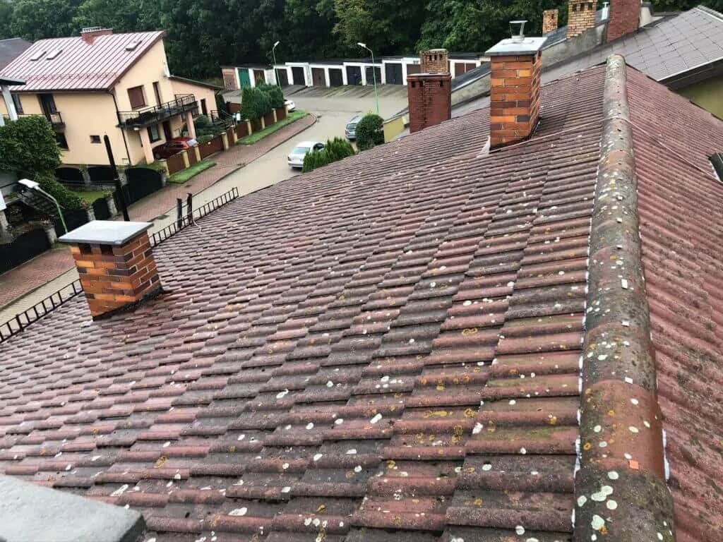 Skuteczne metody czyszczenia dachówki ceramicznej bez uszkodzeń