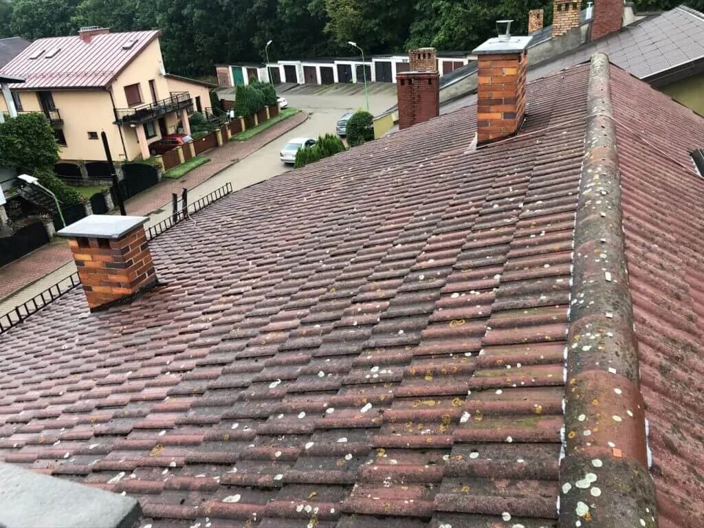 Skuteczne metody czyszczenia dachówki ceramicznej bez uszkodzeń