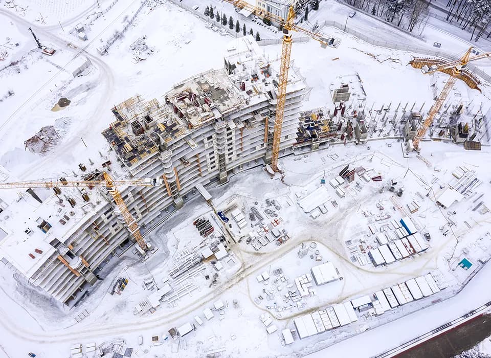 Do jakiej temperatury można lać strop? Kluczowe informacje i porady