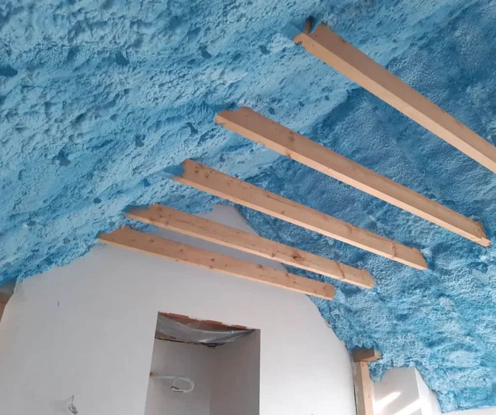 Ile piany PUR na poddasze? Poznaj optymalne grubości izolacji