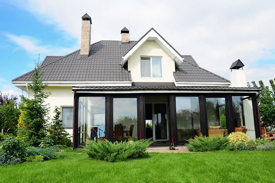 Jaki kolor dachu wybrać, aby uniknąć przegrzewania domu?