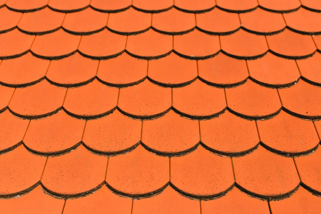 Ile dachówek karpiówek potrzebujesz na m2 dachu? Sprawdź teraz!