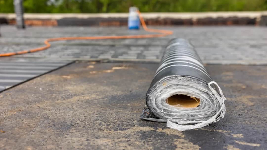 Gdzie oddać papę z dachu? Sprawdź najlepsze opcje utylizacji