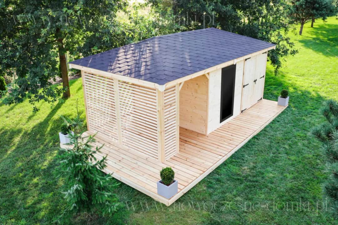 Czym pokryć dach altanki, aby uniknąć kosztownych napraw?