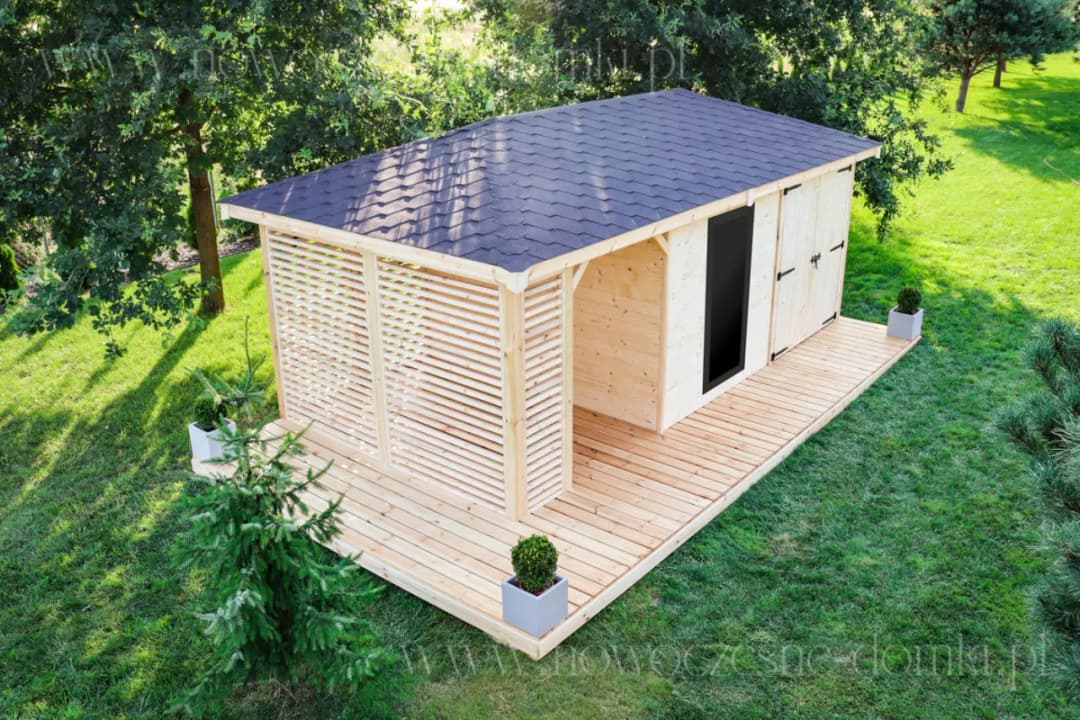 Czym pokryć dach altanki, aby uniknąć kosztownych napraw?